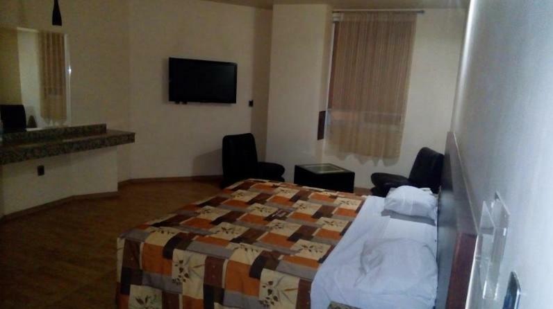 Motel Paraiso Suites Керетаро Екстер'єр фото